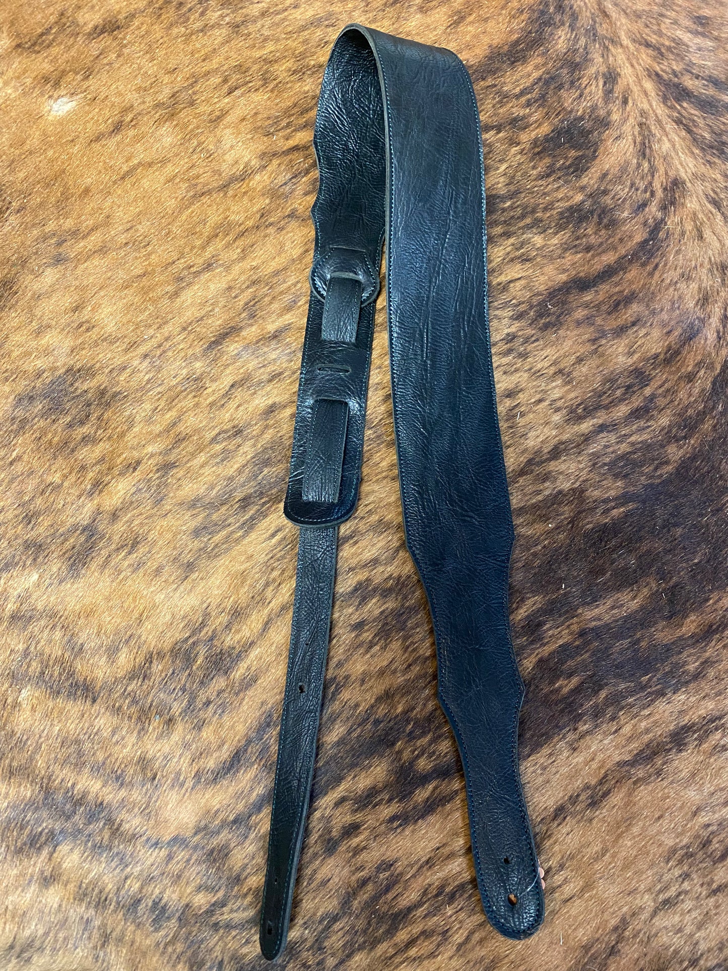 Shrunken Bullhide Guitar Strap-Black