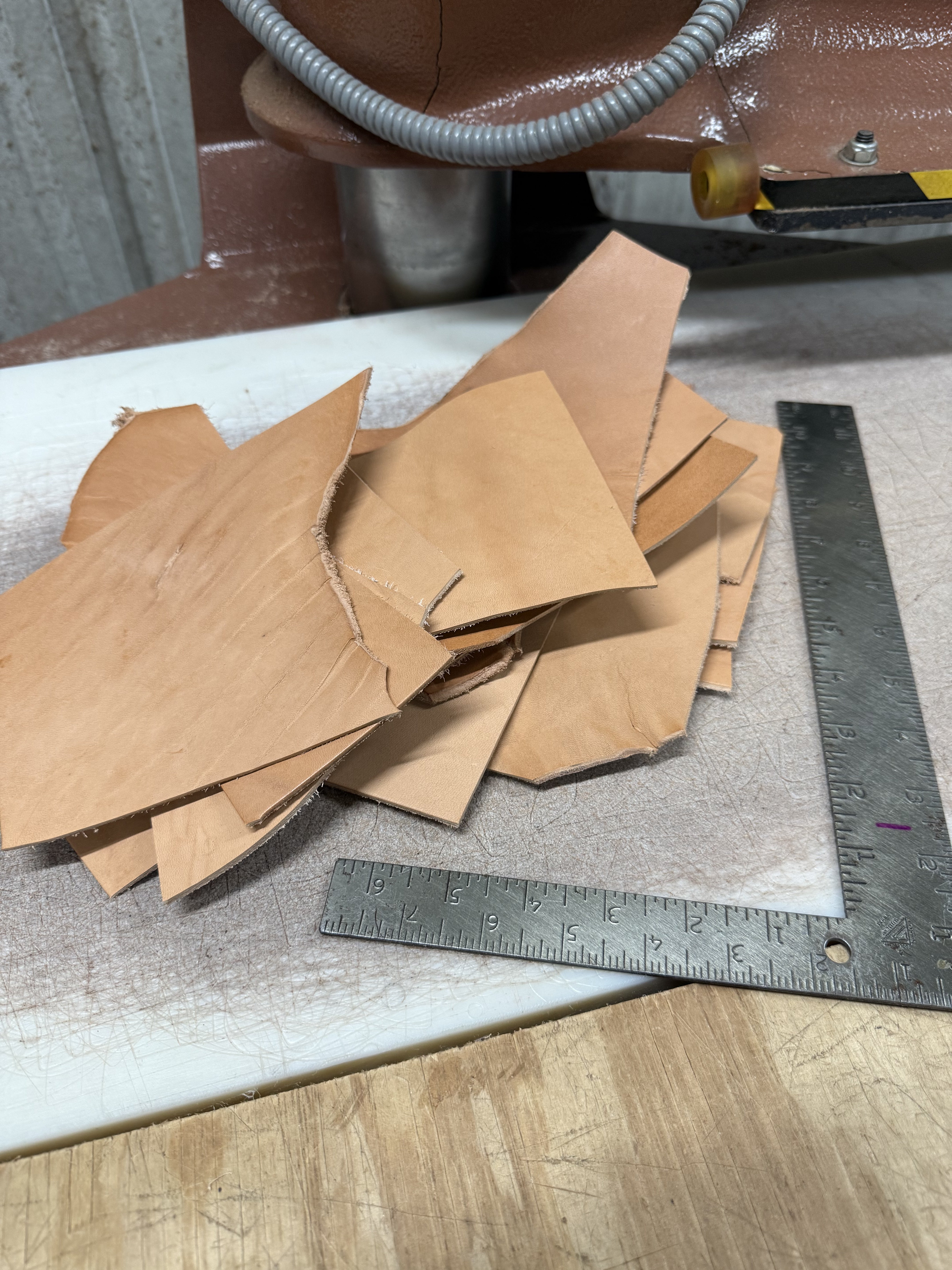 1 lb Bag Veg Tanned Scrap – DG Saddlery Store