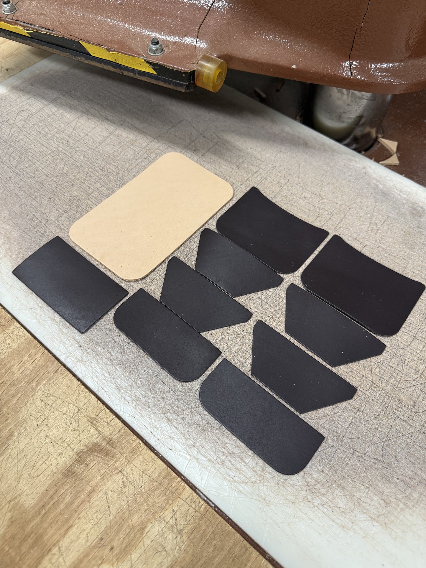 Calf Compact Card Wallet -Dark Brown